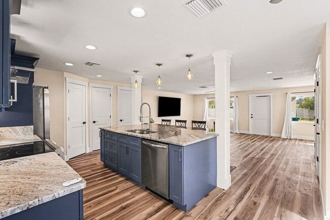 Building Photo - 1280 SR-A1A Unit D
