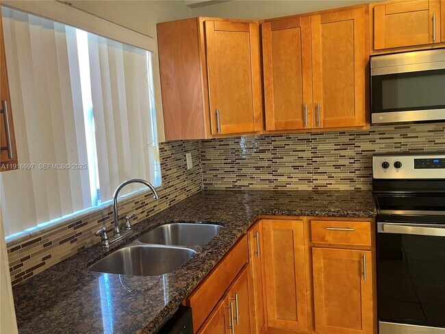 Building Photo - 9722 NW 6th Ln