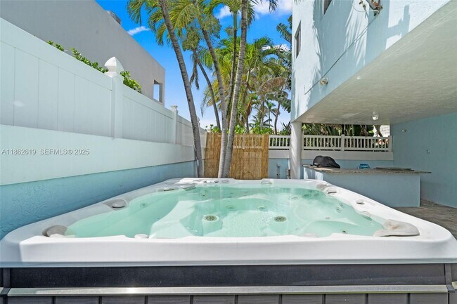 Building Photo - 311 N Surf Rd