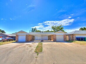Building Photo - 1915 N Moulton Ct