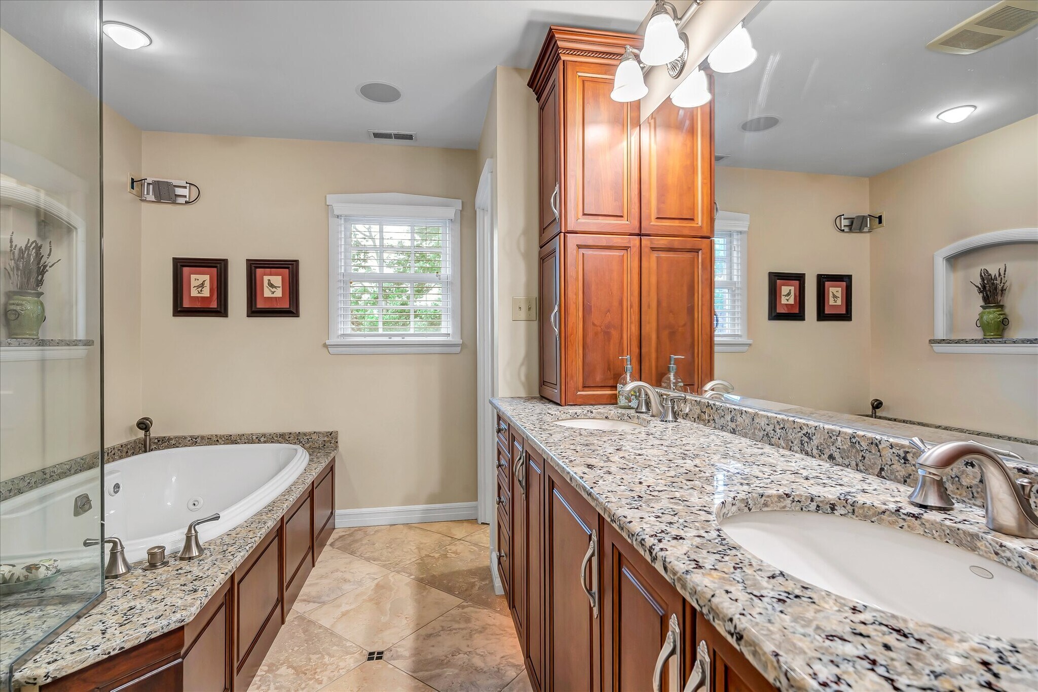 Building Photo - 15 Brazillian Ct