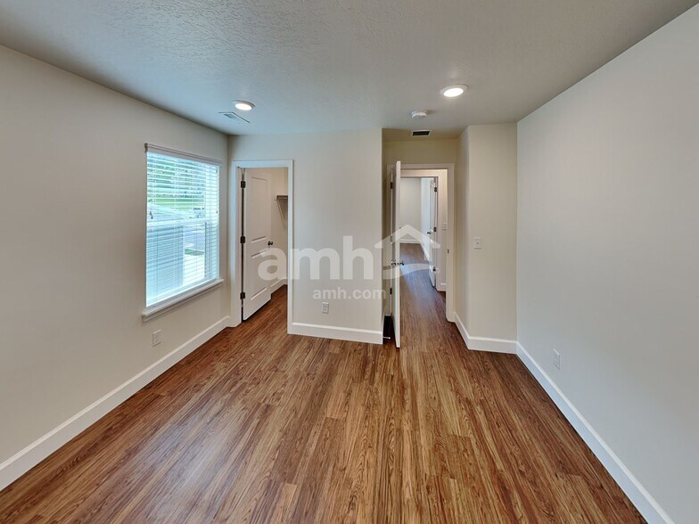 Building Photo - 2983 E S Village Dr