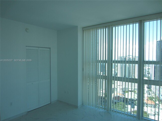 Building Photo - 951 Brickell Ave