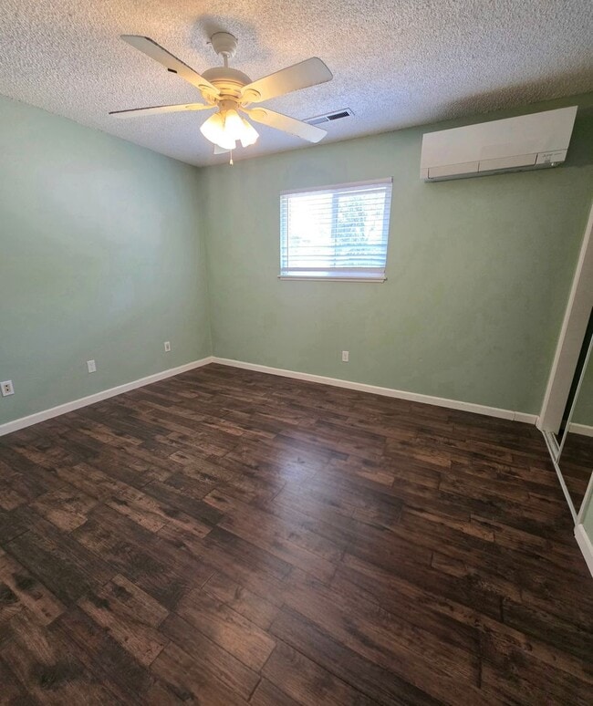 Building Photo - 4BR/3BA with PRIVATE IN-LAW SUITE / SECOND LIVING SET-UP