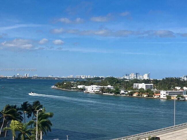 Building Photo - 7601 E Treasure Dr