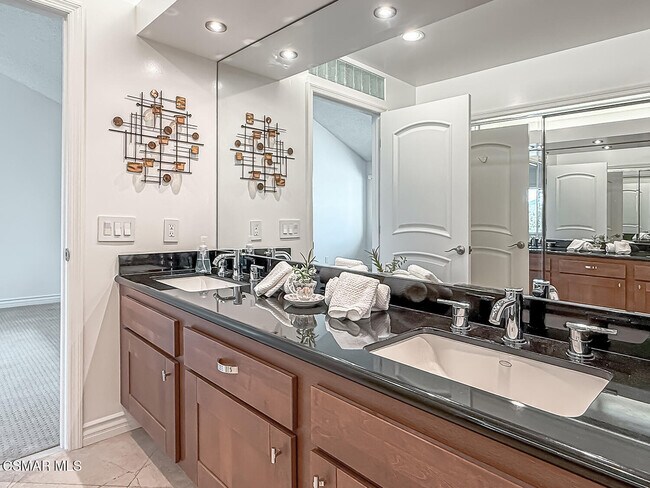 Building Photo - 576 Calle De Las Ovejas