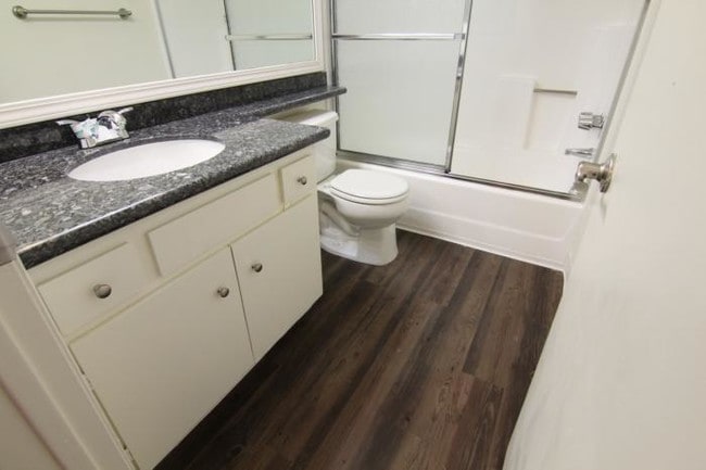 Building Photo - 2 bedroom in Studio City CA 91604