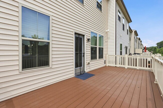 Building Photo - 5714 Richmanor Terrace