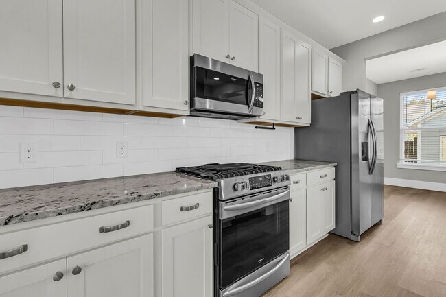 Building Photo - Charming Charleston Home in the Heart of M...
