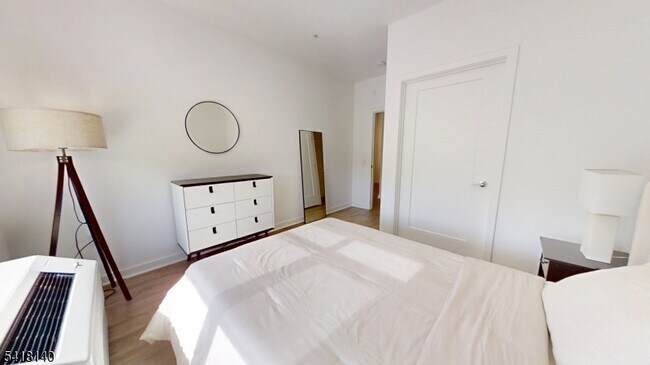 Building Photo - 1181 Morris Ave