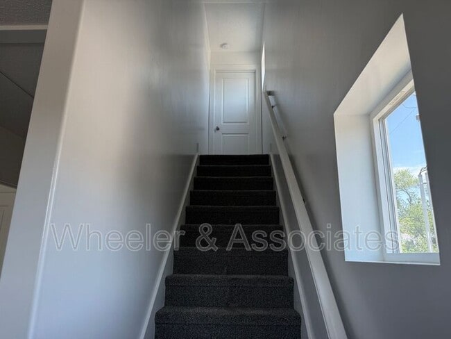 Building Photo - 320 38th St