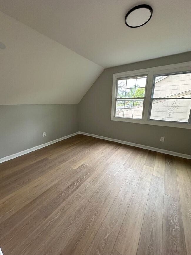 Building Photo - 4 Bedroom, 2 Bathroom Cape Cod