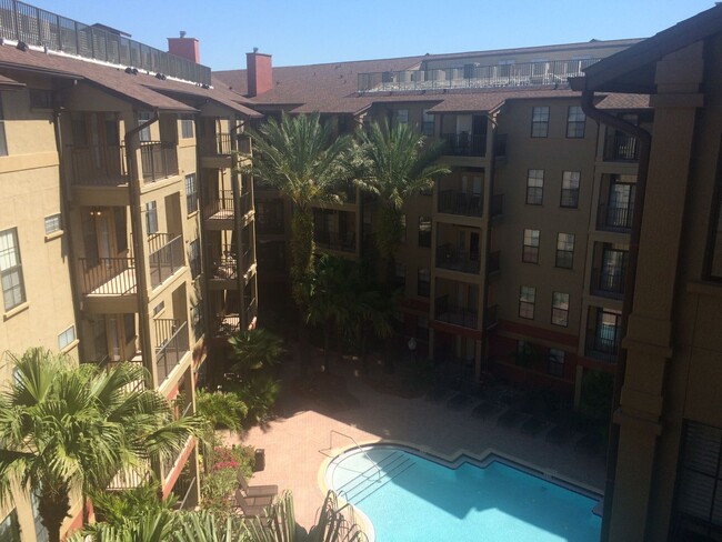 Building Photo - 2x2 Spacious, updated 5th floor unit with ...