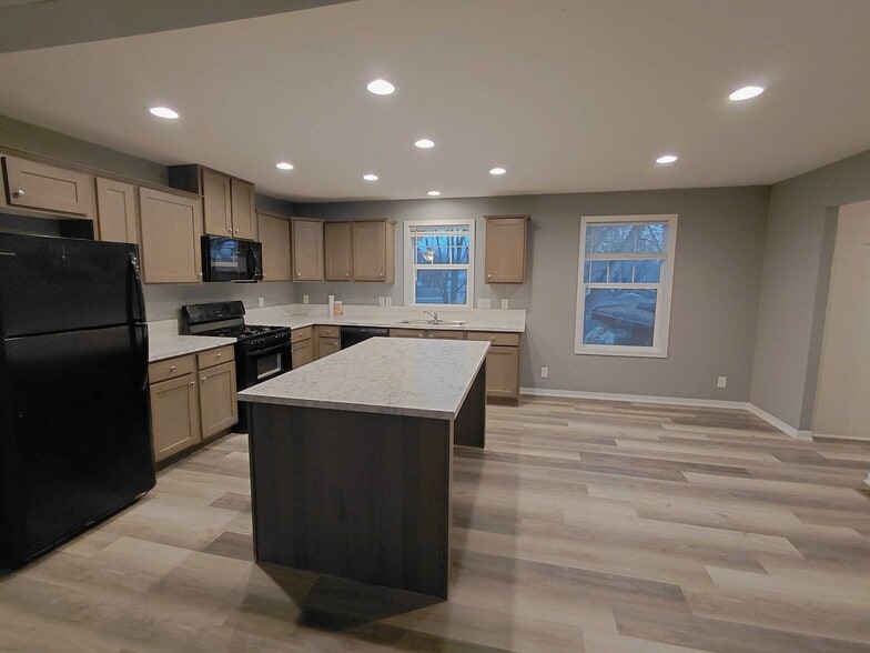 Building Photo - 2014 Gull Ln NW