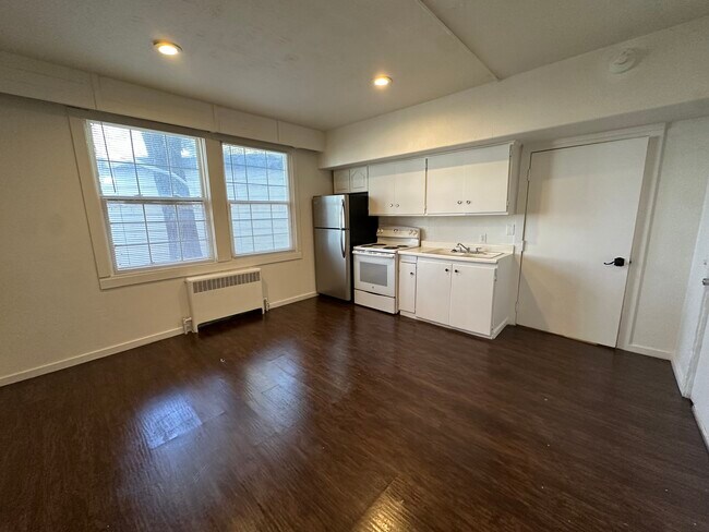 Primary Photo - Studio Apartment in Clearfield!