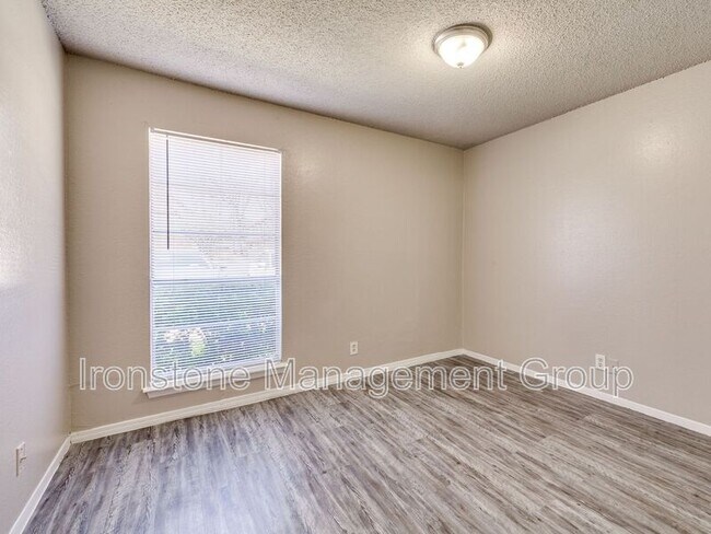 Building Photo - 4651 S Darlington Ave