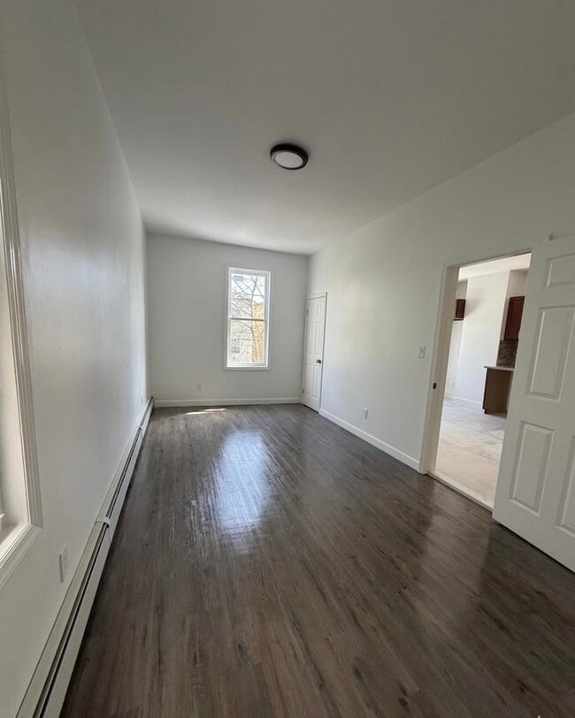 Building Photo - 132 Bayview Ave