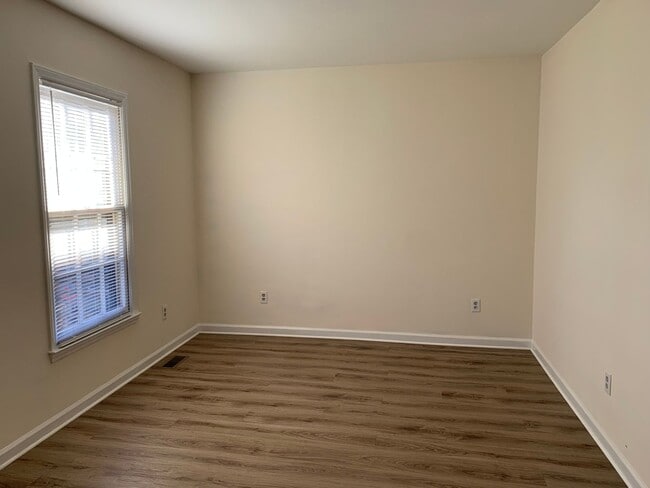 Building Photo - NORTHWEST RALEIGH TOWNHOME, AFFORDABLY PRICED FOR IMMEDIATE MOVE IN