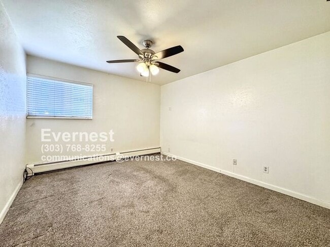 Building Photo - 2-Bedroom, 1-Bathroom Apartment in a Conve...