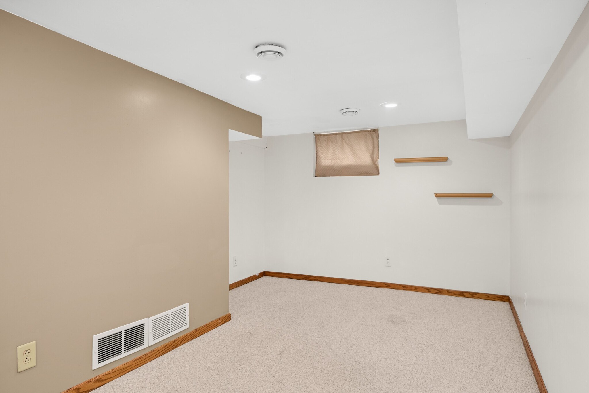 Building Photo - 2820 Idaho Ave S