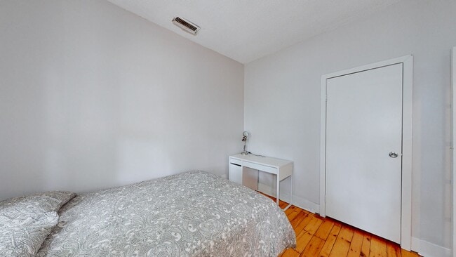 Building Photo - 6 Bedroom Apartment in Science Hill, close to downtown! (Laundry In Unit)