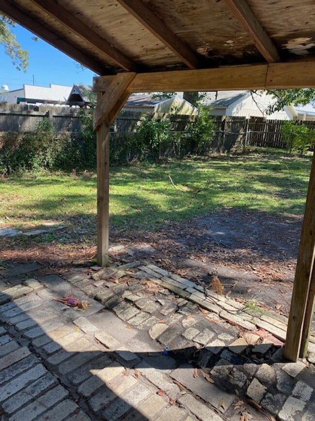 Building Photo - December Move In