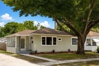 Building Photo - 2 Bedroom, 1 Bathroom Home for Rent in St Pete!