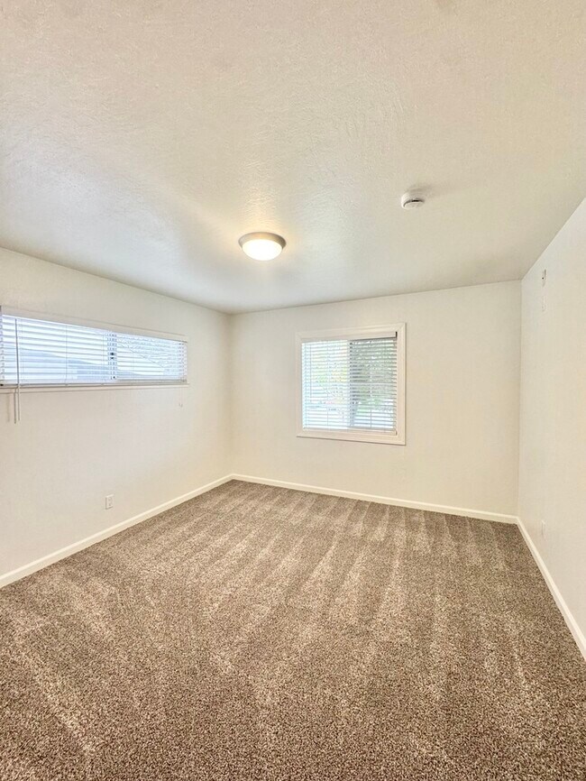 Building Photo - Stunning 3-bedroom, 2-bath home in North Highlands!