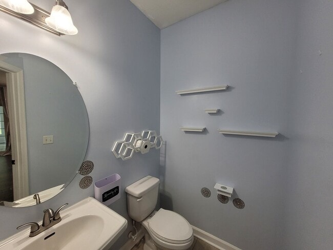 Building Photo - Beautiful 4 Bedroom, 2.5 Bath Home