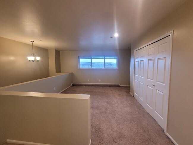 Building Photo - Bayview Townhouse Condo in Blaine with Gar...