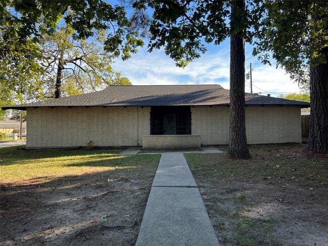 Building Photo - 401 Oakhill Dr