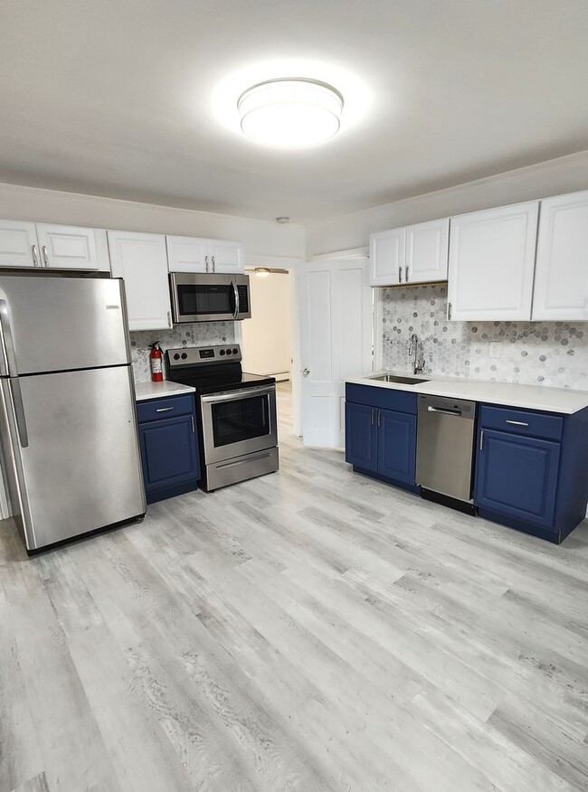 Building Photo - ****Exclusive – East Side Three Bed Condo-...