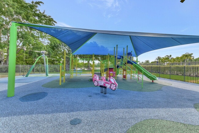 Building Photo - 12372 Cascades Pointe Dr
