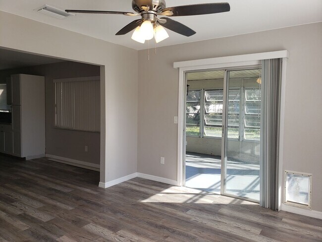 Building Photo - Annual Rental: Fully Remodeled! Charming Single-family Home with Single car garage