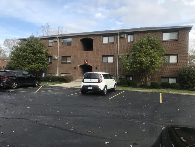 Building Photo - 204 Highland St
