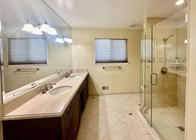 Building Photo - Beautiful 5 Bedroom, 3 Bathroom Home in the Golden Triangle of Saratoga