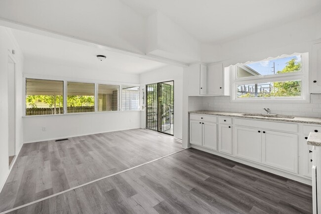 Building Photo - Charming 4 Bedroom, 2 Bathroom house