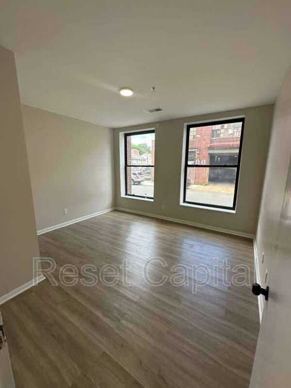Building Photo - 355 Hamilton Ave