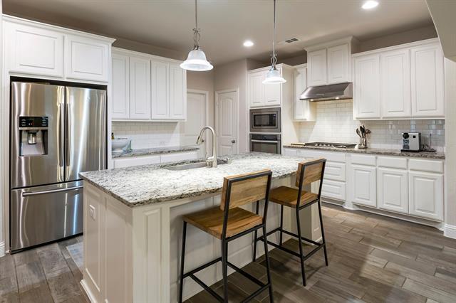 Building Photo - 204 Highwood Trail