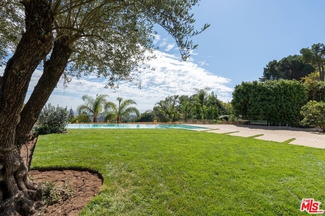 Building Photo - 2501 Banyan Dr