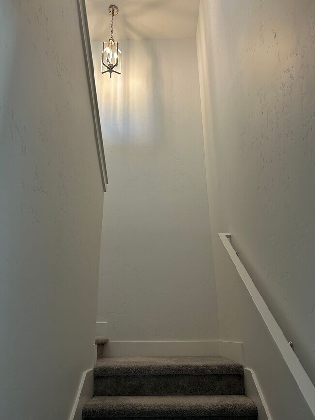 Building Photo - Open House - 12-2pm Saturday January 17, 2026 (Immediate Move In-Short term lease) $300.00 per mo...