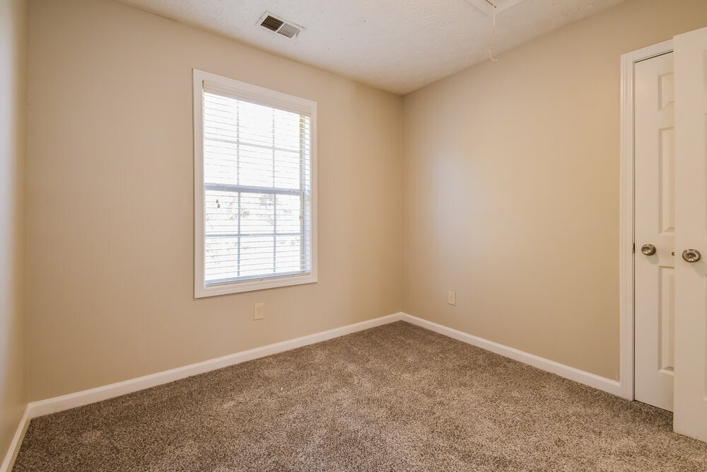 Building Photo - 631 Sinclair Way