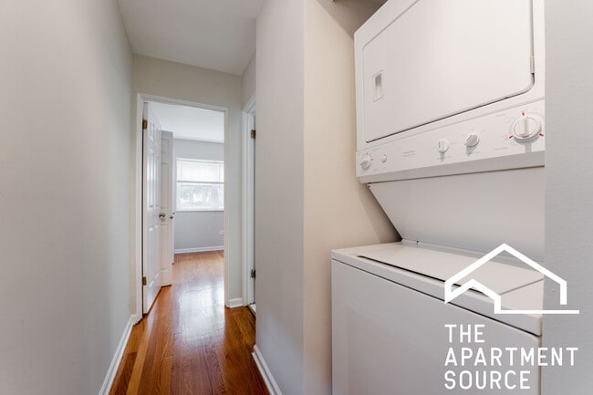 Building Photo - 6535 N Mozart St