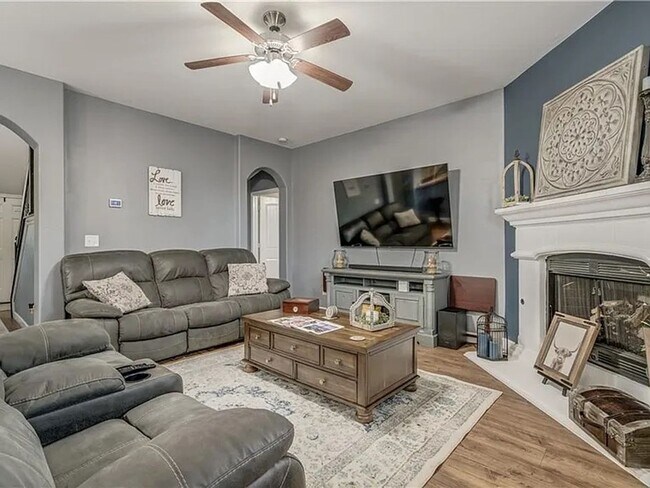 Building Photo - Beautiful 4bed/2.5bath Home Available in Mustang, OK