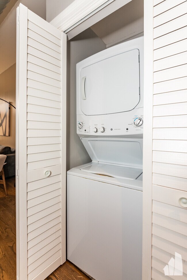 Building Photo - 1000 W Adams St