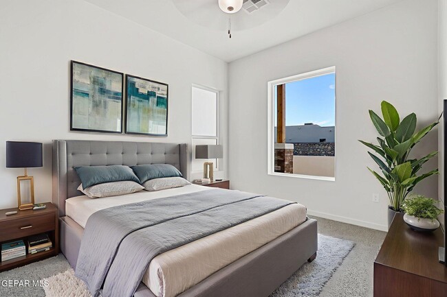 Building Photo - 832 Eltham Dr