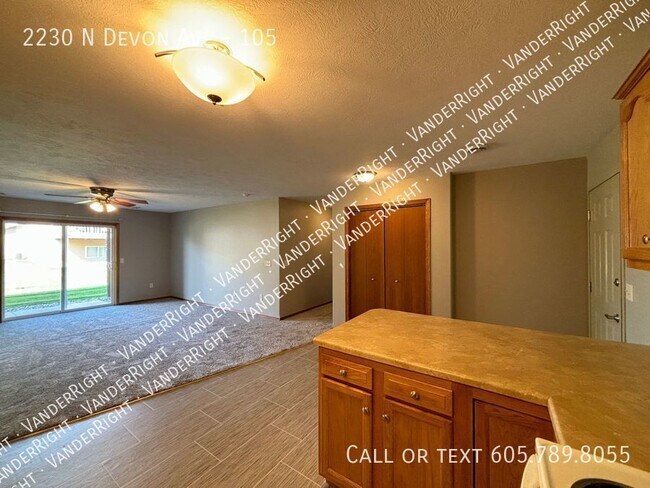 Building Photo - 2230 Devon Ave