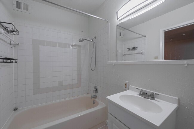 Building Photo - 5151 Richmond Ave.