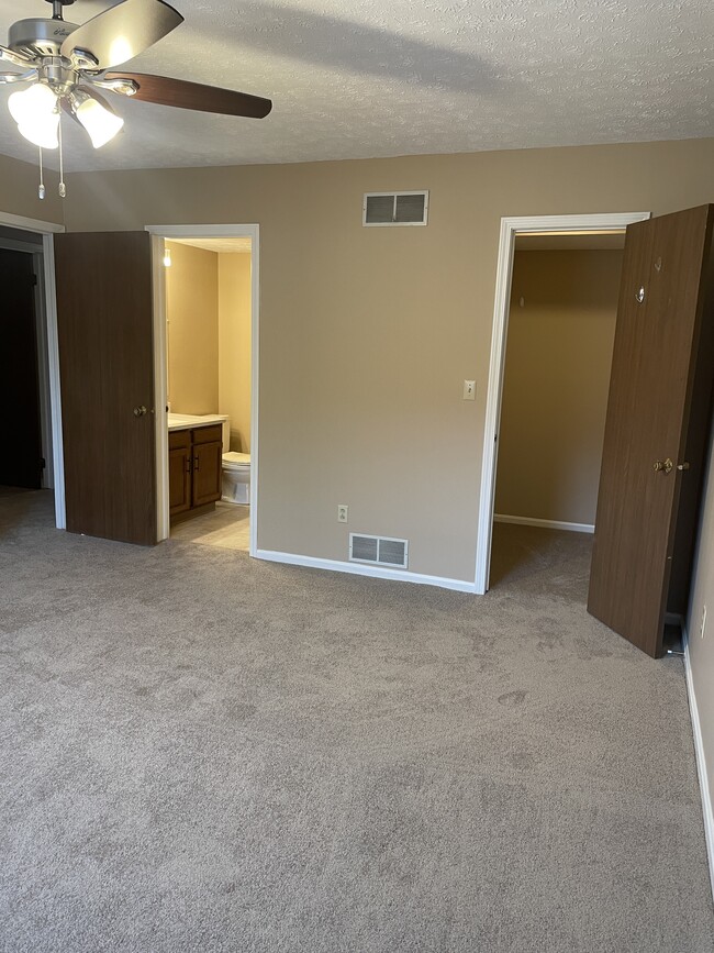 Building Photo - 6385 Catawba Dr