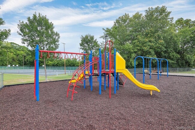 Building Photo - 2117 Whispering Hills Dr